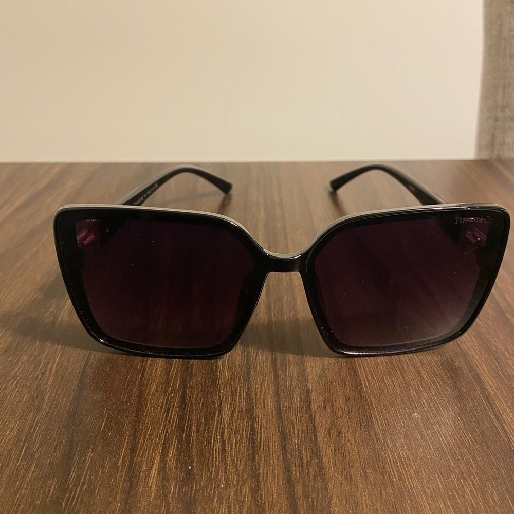 Tiffany & Co. Women’s Trendy Black Square Sunglasses